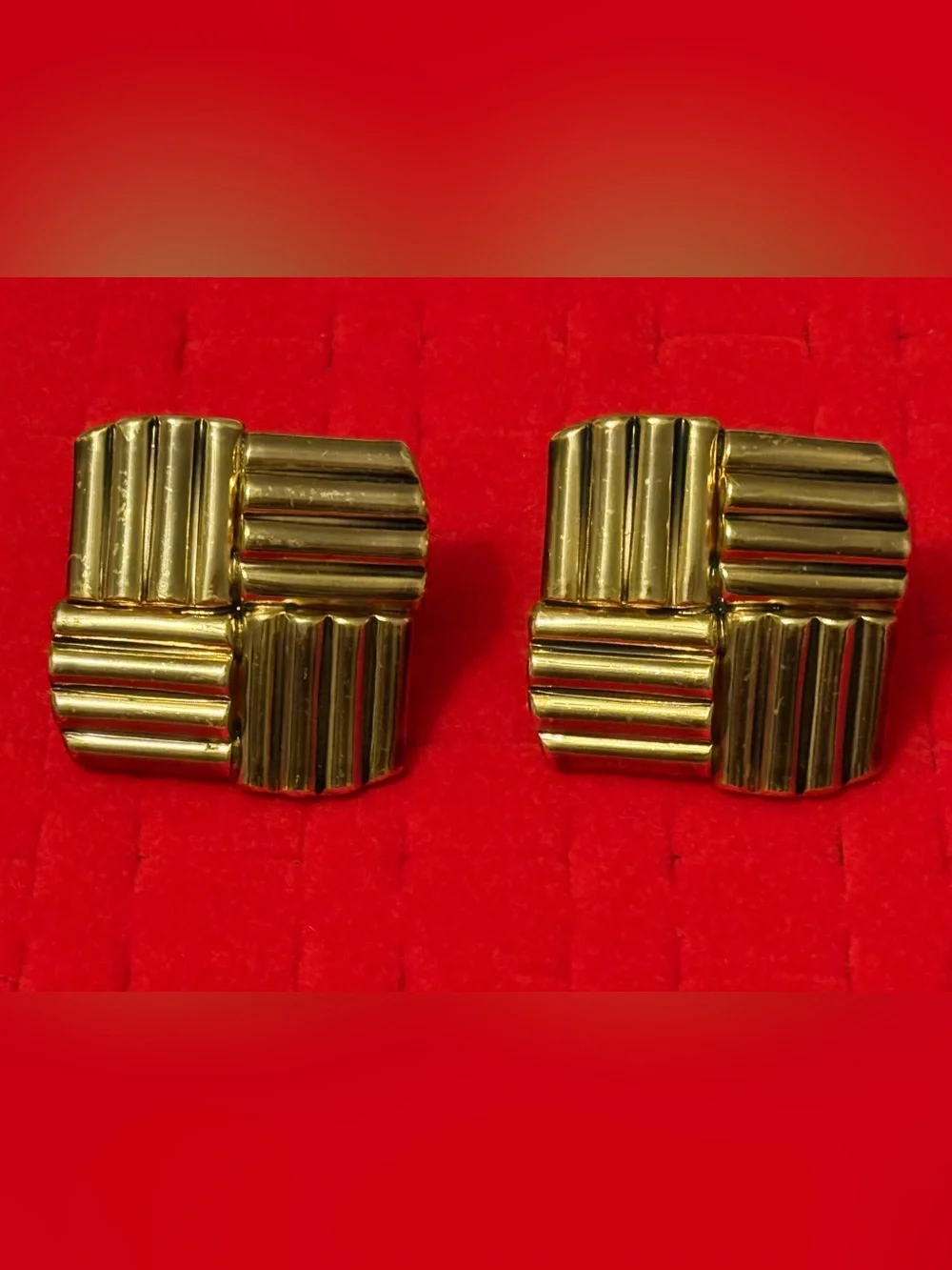 Vintage Statement Gold-Tone Ribbed Square Clip-On Earrings 80s